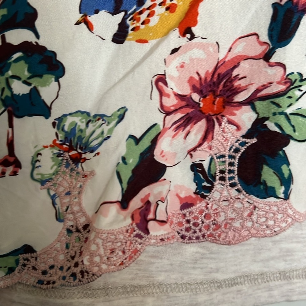MATILDA JANE Friends Forever Elyse Tee, Floral Blend w/Birds, Size Medium, GUC. - Picture 6 of 9